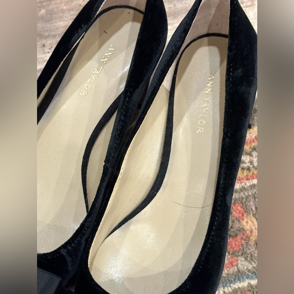 Ann Taylor Velvet Pumps - Picture 4 of 5
